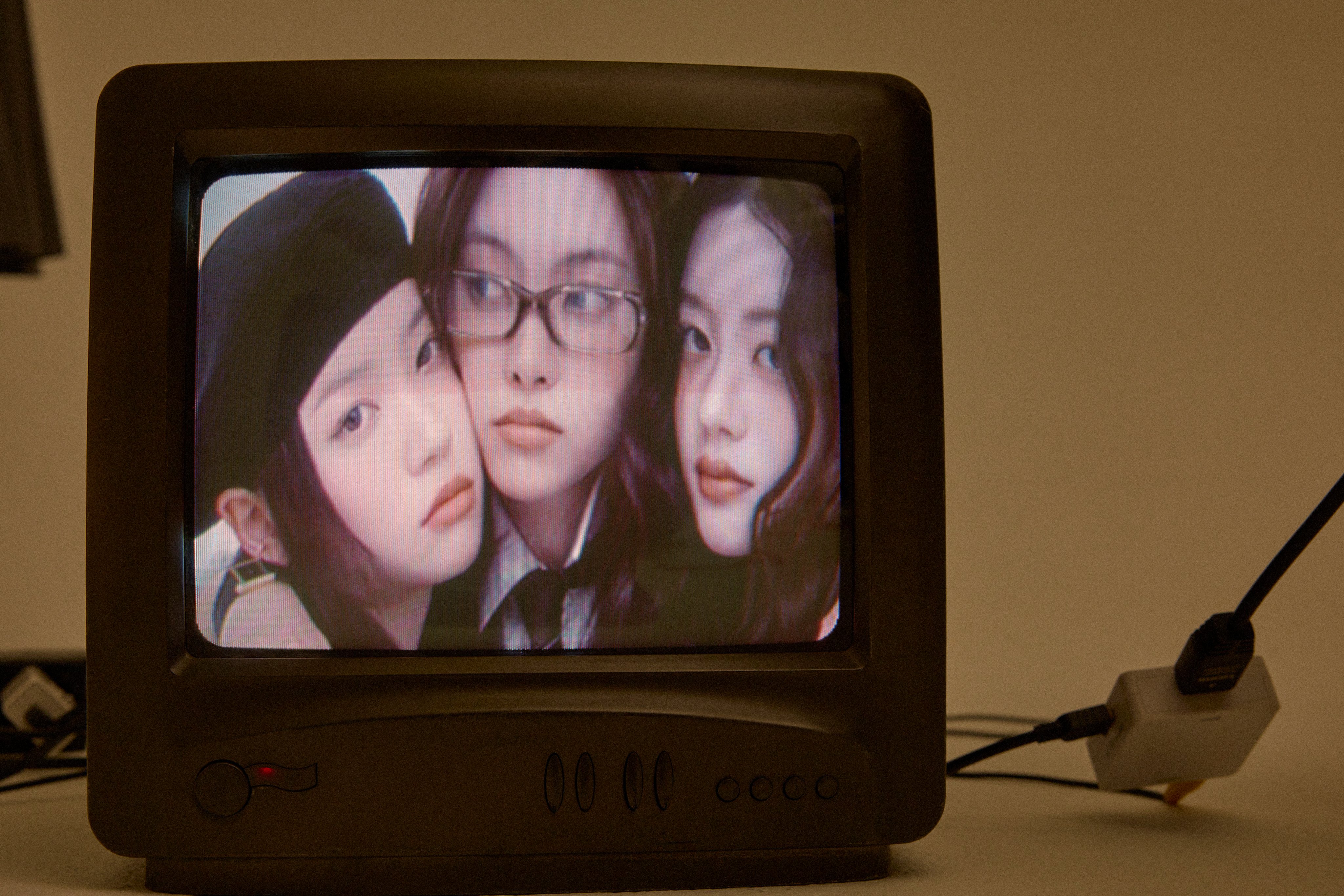 ILLIT(아일릿) 'bomb' Concept Photo (GLLIT Ver.) | 인스티즈