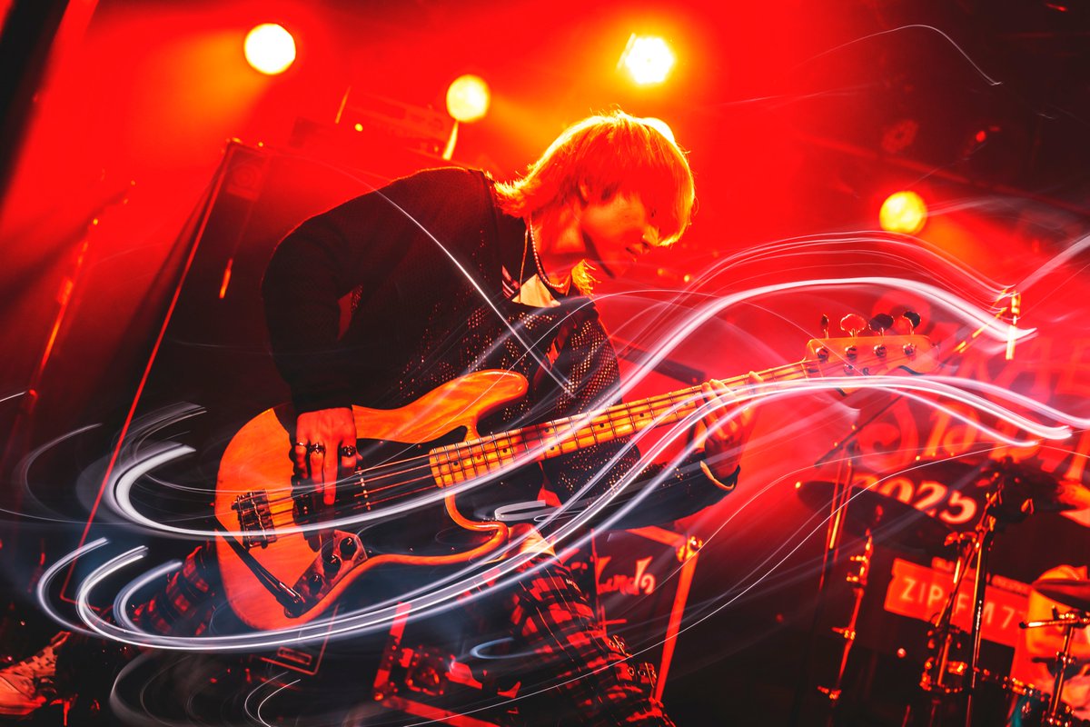 SAKAE_SPRING's tweet image. 《NAGOYA CLUB QUATTRO》
Bye-Bye-Handの方程式(@ByeByeHand)のライブが終演!剥き出しの感情をぶつけるようなサウンドと真っ直ぐな言葉がフロアを貫いたラストステージ。アンコールにも応え、鳴り止まない熱気の中で2日間のQUATTROを鮮烈に締めくくってくれました!…