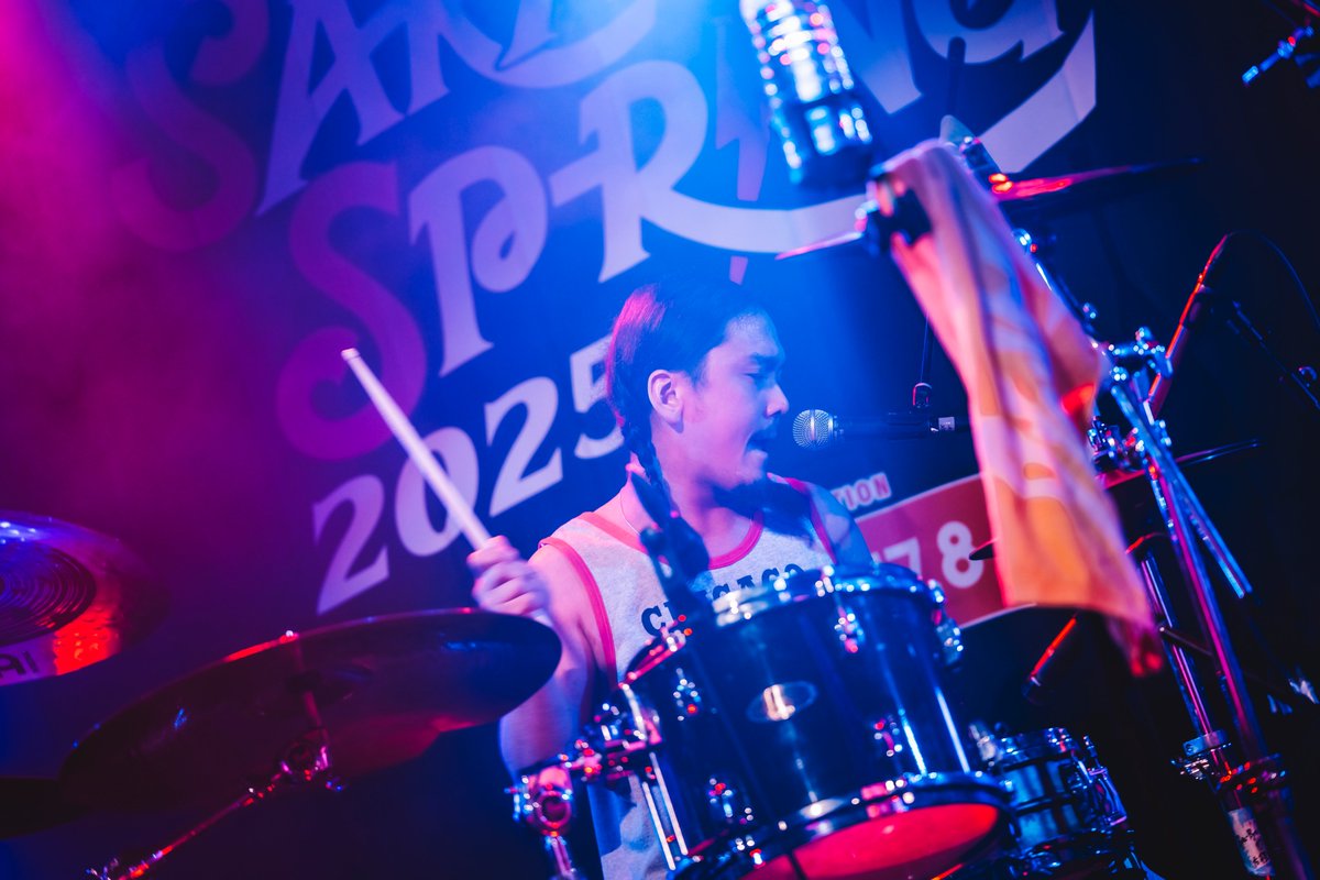 SAKAE_SPRING's tweet image. 《NAGOYA CLUB QUATTRO》
Bye-Bye-Handの方程式(@ByeByeHand)のライブが終演!剥き出しの感情をぶつけるようなサウンドと真っ直ぐな言葉がフロアを貫いたラストステージ。アンコールにも応え、鳴り止まない熱気の中で2日間のQUATTROを鮮烈に締めくくってくれました!…