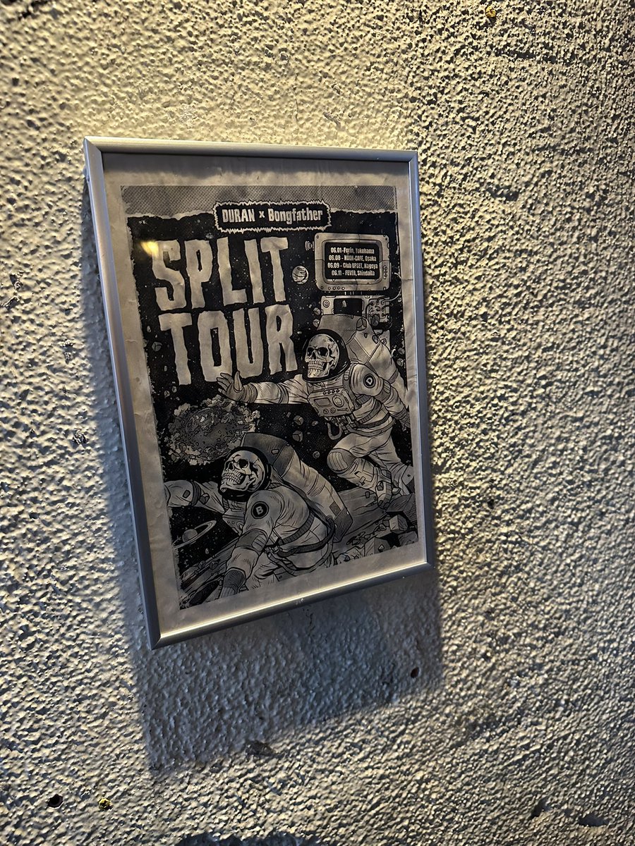 tosyokanpolice's tweet image. DURANさんのライブ久しぶりで、生で🎸浴びられて最高でした😆
MASAEさんとShihoさんもカッコよかったです。
チェキが直前で終了したのが残念でしたが、DURANさんの人気の現れやと思いました。
雨上がりの帰り道、大きな傘を使わずに済んでよかったです👍
#DURAN
#MASAE
#Shiho