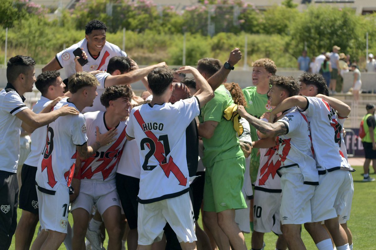 RayoVallecano's tweet photo. ⚡️ ¡𝐍𝐎𝐒 𝐕𝐀𝐌𝐎𝐒 𝐀 𝐋𝐀 𝐑𝐈𝐎𝐉𝐀! ❤️‍🔥 https://t.co/VxDDbXfwnl