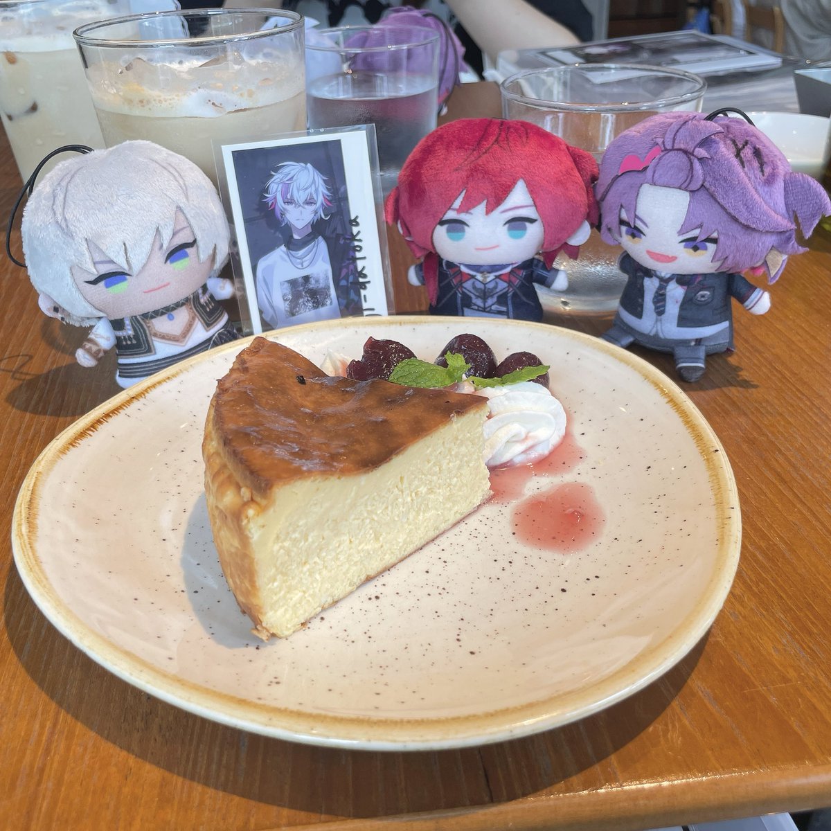 ahoki_ama's tweet photo. 2時だとか！
リライブ公演、スタライとか行きなれてるからか普通に楽しめた！たのし〜✊🏻✊🏻✊🏻✊🏻
※ふわぱぺは諸事情でお家𖤣𖤥𖠿𖤣𖤥 https://t.co/J7jl2IDDaa