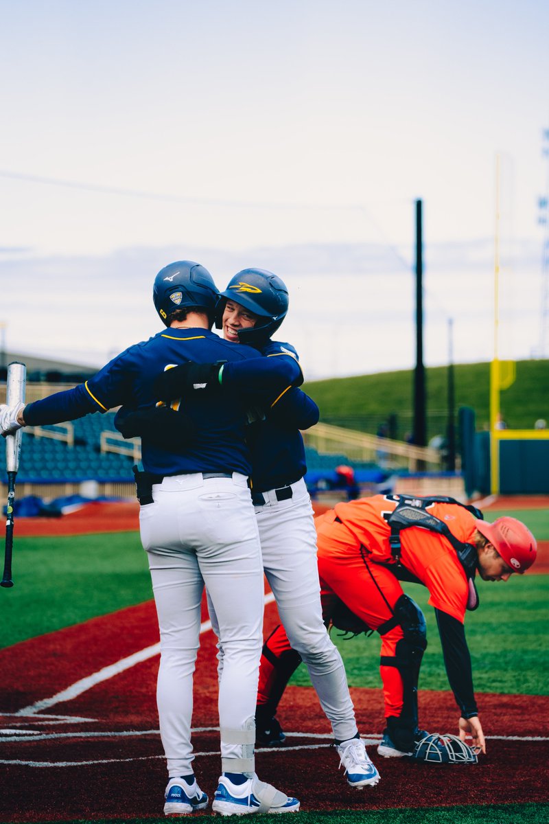 ToledoBaseball's tweet image. We love being on the diamond with our friends 😁

#TeamToledo | #NationalBestFriendsDay