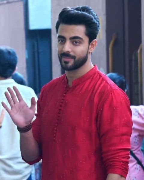 Aa_Ailurophile's tweet photo. Bidding Adieu to my very fav the OG Anirudh Bose!

as much as i’m happy about the exit, a part of me is still mad about the injustice done to my og anirudh, for the time &amp; efforts you had put in, we deserved a happy ending for your character.

#KrushalAhuja #AnirudhBose #Jhanak https://t.co/yTJHPLENET