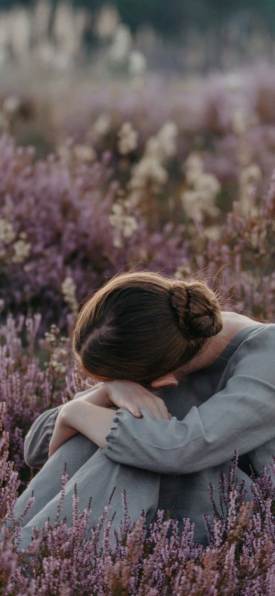 🍃 اِتَعَلَّمِي؟! 

أَنَا لَنْ أَنْدَهِشَ لَوْ تَحَوَّلَتِي لِفَرَاشَة … وَلَا مِنْ إِنْطِفَائِكِ لَوْ كَانَ أَشَدَّ إِضَاءَةً مِنْ تَوَهُّجِكِ.

بقلمي