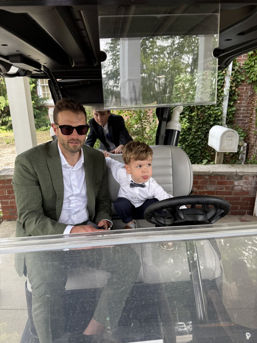 1_of_S's tweet photo. FUNK and ‘Phew take Everley Hills. An elite bat mitzva !
#clevelandrocks #ClevelandOhio #batmitzva #buttwipes https://t.co/KLbUgTjfzA