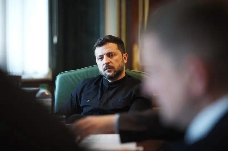 EmilieDefresne's tweet photo. "Il semble que la décision de destituer Zelensky ait déjà été prise aux Etats-Unis. Je pense qu'il démissionnera en raison de l'expiration de son mandat. Je ne pense pas que Zelensky restera en Ukraine après cela." a déclaré l'ancien Premier ministre ukrainien Mykola #Azarov.
La démission de #Zelensky serait déjà actée à #Washington selon lui.
Mais selon des sources ukrainiennes, Zelensky s'accroche et n'abandonnera pas le pouvoir volontairement. Il s'est déjà habitué au rôle de « leader à vie. »
https://t.co/A3kQmg1lEi