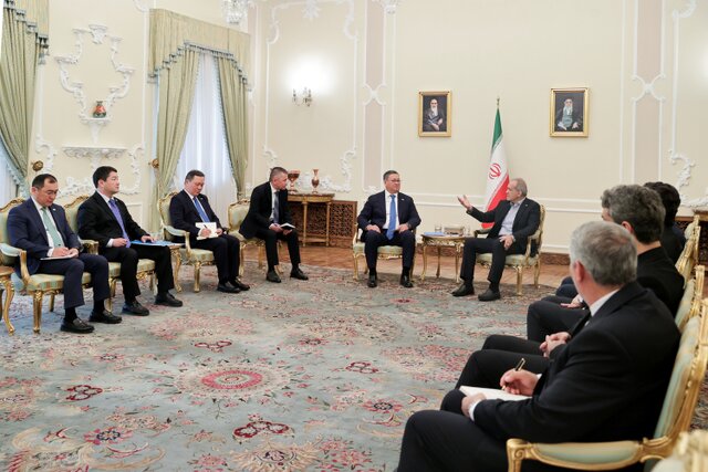 🇮🇷|Dr. Masoud Pezeshkian,in a meeting with the Deputy Prime Minister and Minister of Foreign Affairs of the Republic of Kazakhstan, congratulated the arrival of Eid al-Adha and stated that this occasion is an opportune moment for strengthening the bonds between Islamic countries.