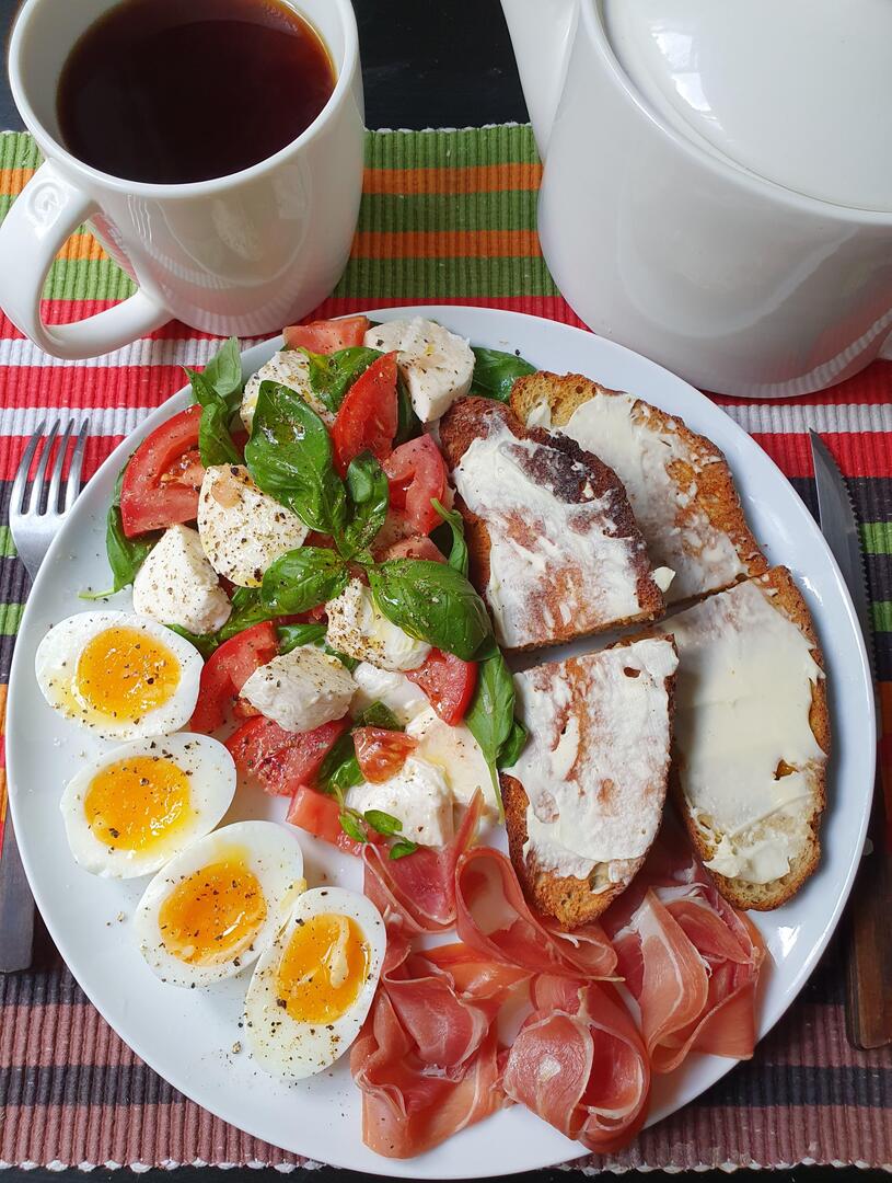homevsfastfood's tweet photo. [I ate] Toasted sourdough with serrano, soft eggs and mozarella salad
👉 https://t.co/J4kfnLdrNE
#ToastedSourdough #SerranoHam #SoftEggs #MozzarellaSalad #FoodieDelight #homecooking #food #recipes #foodpic #foodie #foodlover #cooking #hungry #goodfood #homecookingvsfastfood https://t.co/a8aAZzkcug