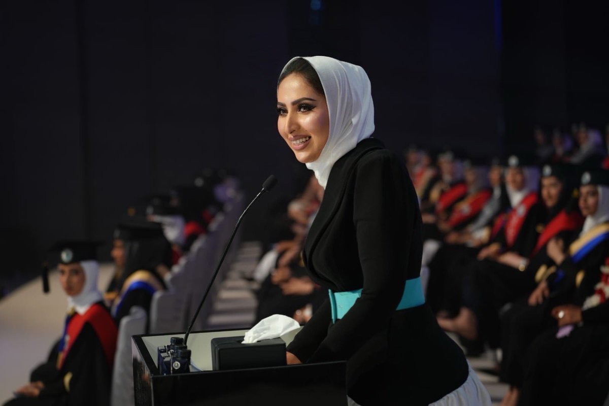 amthalaleifan's tweet photo. تشرفت بتخريج وتكريم نخبة خريجي وخريجات #جامعة_الكويت
ألقيت كلمتي كعريف للحفل وسط لحظة يملؤها الفخر والانتماء، ممتنة للجنة المنظمة على حسن الاستضافة والتكريم، ودعواتي لكل للخريجين بمستقبل يليق بطموحهم.
أنتم فخر الكويت، ونبض حاضرها، وأمل مستقبلها🇰🇼
#التخرج #تخرج #بصمة @basma_grads https://t.co/48gOvkN6Ow