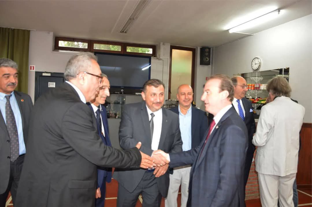 Türkiye in Brussels (@tc_brukselbk) on Twitter photo Belçika Diyanet Vakfı ev sahipliğinde Belçika Türk toplumuna mensup federasyon ve derneklerimizin temsilcileriyle bayramlaştık.
<a href="/BelcikaDe/">Diyanet de Belgique | Belçika Diyanet Vakfı</a> Belçika Diyanet Vakfı ev sahipliğinde Belçika Türk toplumuna mensup federasyon ve derneklerimizin temsilcileriyle bayramlaştık.
<a href="/BelcikaDe/">Diyanet de Belgique | Belçika Diyanet Vakfı</a>