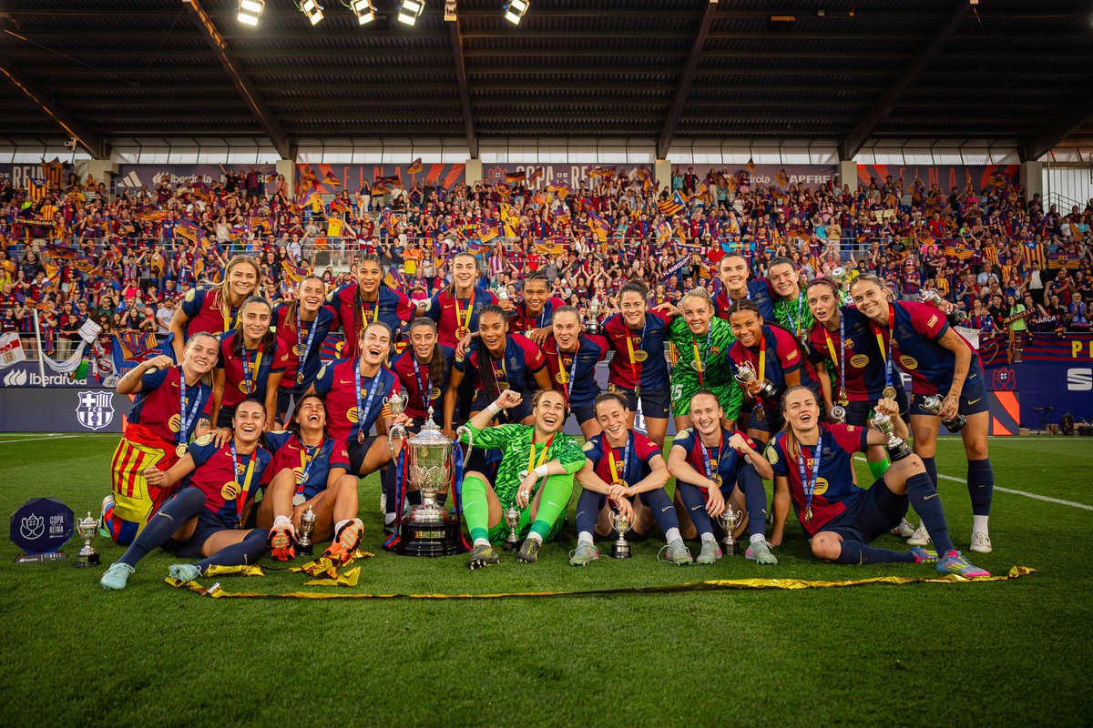 pereromeu93's tweet photo. La Copa és nostra! Gràcies, afició, per la confiança i el suport durant tota la temporada. Ens veiem el curs vinent, amb la il·lusió de tornar a lluitar per tot! 💙❤️ https://t.co/koxxXS5Ls5