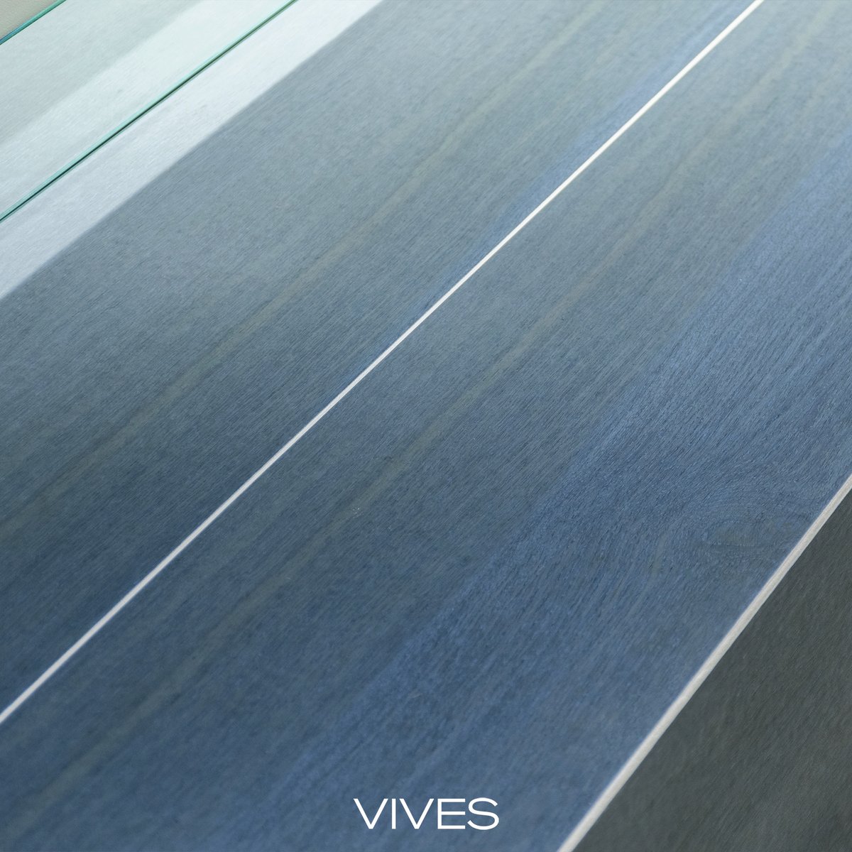A different wood in blue for stylish surfaces with Lignum-R Blue 26x180cm porcelain stoneware, available in natural finish and R10 / CTE 2 anti-slip finish from the Lignum collection.ow.ly/1pLg50W2AQV #vives #blue #woods #porcelaintiles #interiordesign #largeformattiles