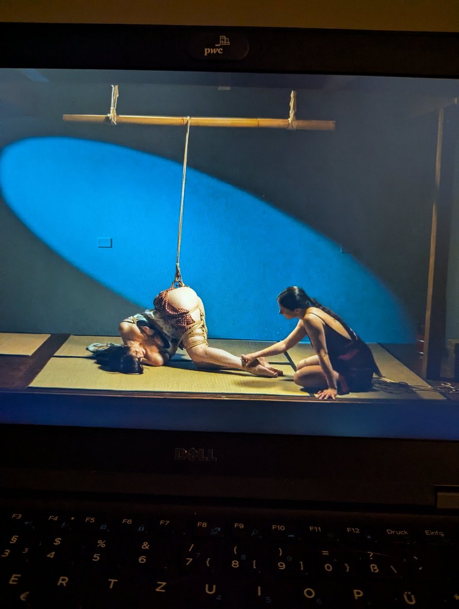 Was für eine unglaublich schöne Performance von <a href="/MartaTenshiko/">Marta Tenshiko</a> und Hibys. Wenn ihr mal die Chance dazu habt, schaut ihr unbedingt zu. 

Highly recommend ❤️