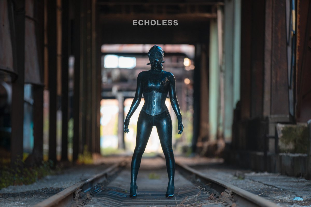 工厂，胶衣，废土风
模特本人
📷:<a href="/echoless222/">ECHOLESS</a>