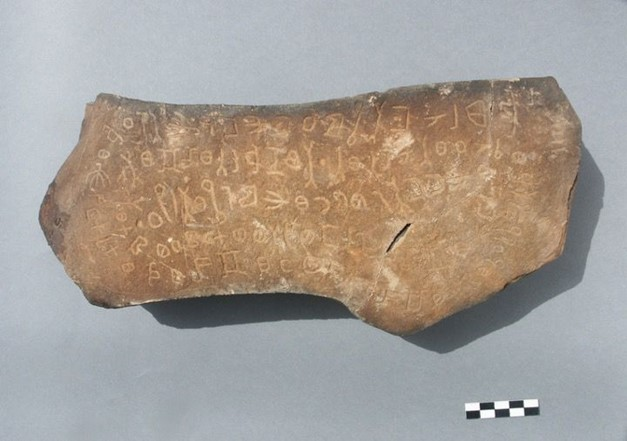 OCIANA_OSU's tweet image. #Phenomenal #Hismaic inscription just edited for #OCIANA by J. Norris. The text is by a man with a Greek name of the lost tribe of ʿ𝒂̄𝒅. He calls on the goddess Allāt to be mindful of his friends 𝒚𝒉𝒅 “Judah” (Yəhûdâ) and 𝒚𝒔ʿ “Jesus” (Yēšûaʿ).
See: shorturl.at/jKaua