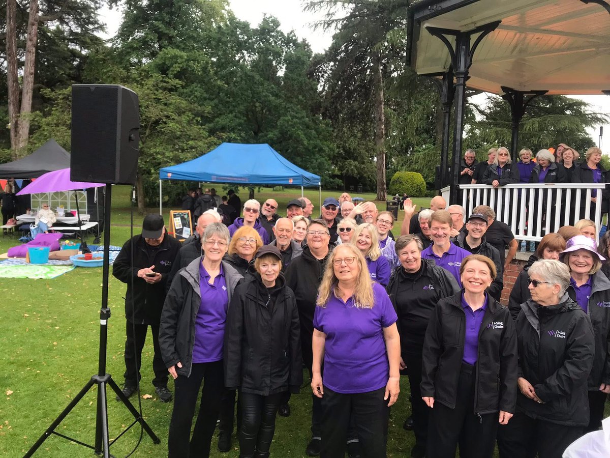 A wonderful time performing at the  #RikMayallFestival in #droitwich yesterday💜

#isingchoirs #communitychoir #rikmayallcomedyfestival