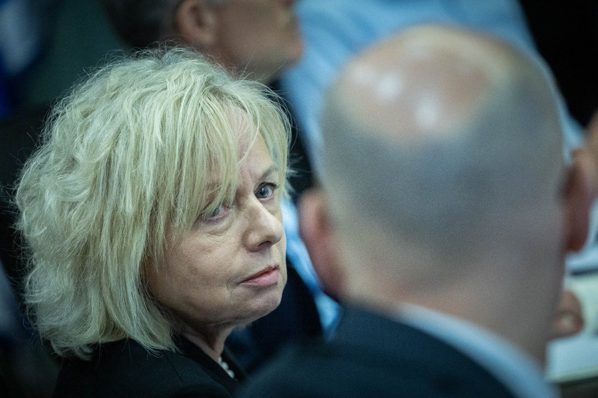 newsisrael13's tweet photo. היועמ"שית: "ההחלטה הבהולה לשנות את דרך סיום כהונתי - אינה חוקית וסותרת את פסיקת בג"ץ. העובדה כי הממשלה לא הצליחה להקים את הוועדה המייעצת לא מצדיקה שינוי של הכללים" 
https://t.co/RlV2saR1pD

@baruchikra | @aviadglickman 
(צילום: יונתן זינדל, פלאש 90) https://t.co/6UOW4ptVnd