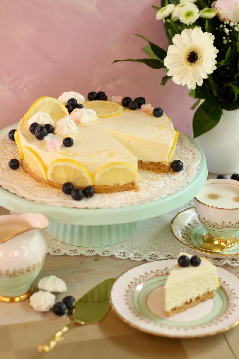 🍋 SCHNELLE ZITRONENTORTE / LEMON CHEESECAKE MIT BLAUBEEREN OHNE BACKEN! ... youtu.be/mwvBsBgV4sQ?si… via <a href="/YouTube/">YouTube</a>