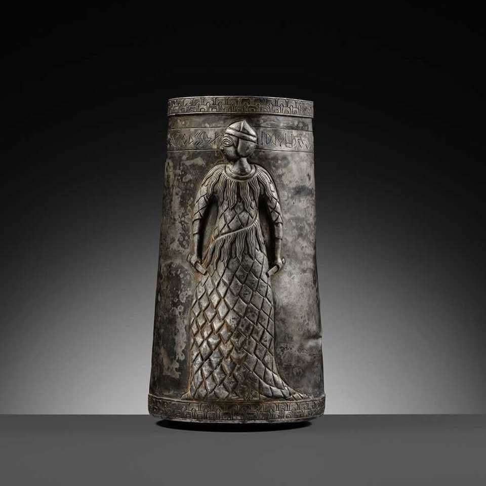 ArkeoNews's tweet photo. This silver goblet depicts Narundi, a powerful Elamite goddess believed to represent both victory and motherhood. Her name appears in many inscriptions around 2300 BCE, highlighting her significance in Susa. https://t.co/ZR54uLz6Sv