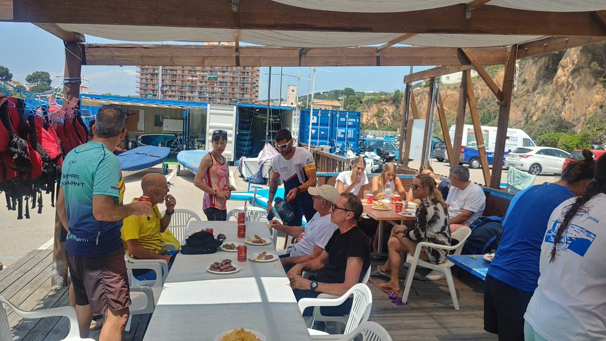 Hem viscut una gran jornada lúdica al #clubnàuticsantfeliudeguíxols 🚣🏻⛵️ 🏄‍♂️ que ha finalitzat amb un dinar de germanor a l’esplanada de vela. 

Gràcies a tots els associats i amics del mar 🌊 que ens heu acompanyat a fer un tastet de totes les activitats que oferim.