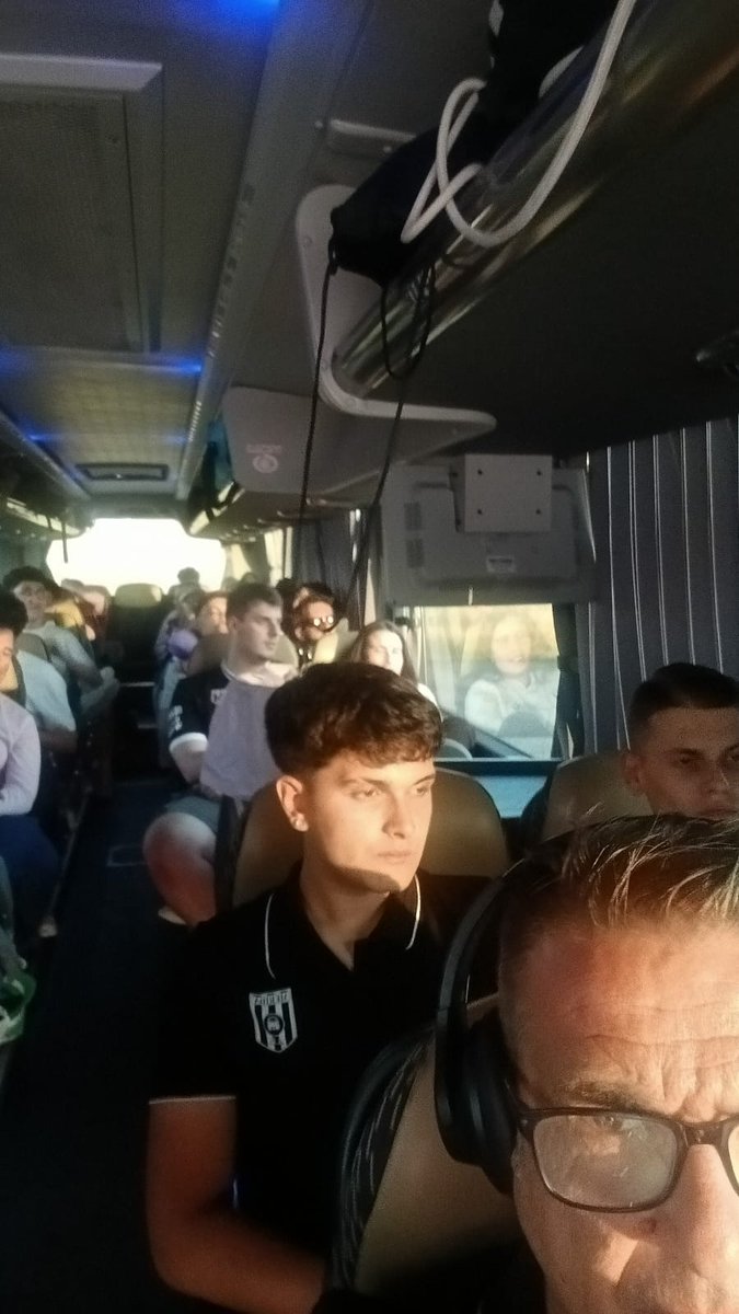 Primera parada a las 8 y seguimos en ruta, con muchas ganas #RealSociedadBMerida #APorLaRemontada