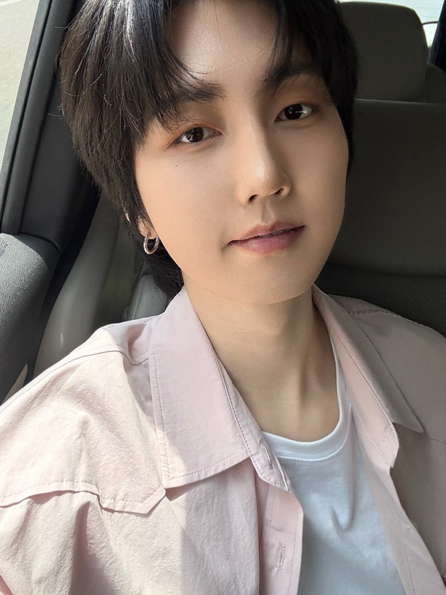 MontOfficial's tweet photo. [📷] 

작품 설명 들으러 와 준 민트
사인회 참여하러 와 준 민트
언제 어디서나 응원해 주는 모든 민트 고마워요
다들 행복한 일요일 보내세요🌱

#K_ART_RISING_STAR
#로다 #몬트 #RODA #MONT https://t.co/qwu0PXQCk6