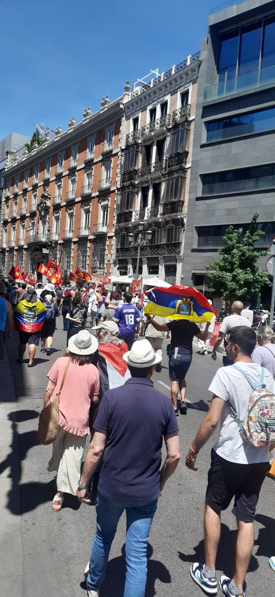 🇪🇨 Desde Ecuador alzamos la voz contra el rearme y la militarización.
Nos unimos a esta manifestación por un futuro digno, justo y sin violencia para tod@s.

#EcuatorianosPorLaPaz #NoAlRearme #DesmilitarizaciónYa #MadridDiceNo #PazParaNuestrosHijos #LatinoaméricaPresente