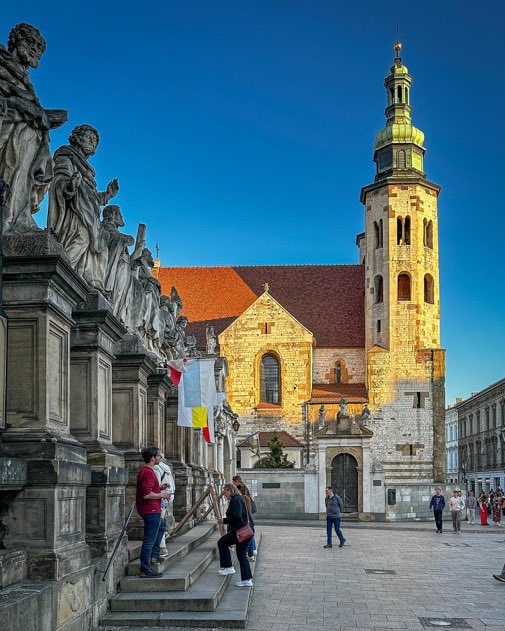 اجمل الوجهات الأوربية …🧡
 #بولندا 🇵🇱 خيار لا يخطئ 🥰
عرض 5 نجوم ل 4 أشخاص 👇👇

⏱️ المدة : 9 أيام / 8 ليالي
💰 التكلفة الإجمالية : 20,500 ريال سعودي لـ 4 أشخاص
📅 التاريخ : من يونيو إلى يوليو 2025
📍 المدن المشمولة : #كراكوف - #زاكوباني

🎁 المميزات : 
✅ برنامج متكامل بدون تعب