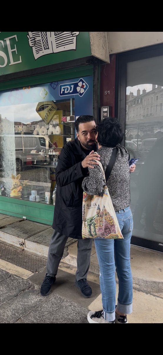 ErgunToparslan's tweet image. Tracts, échanges, idées en mouvement📍
Merci aux @JeunesMacron &amp;amp; @ludovicMDS pour ce beau moment de terrain à Pont-à-Mousson et Metz.

La politique de demain se construit ici, avec celles et ceux qui s’engagent. ✊ ⏳ 

#JAM #Metz #PontàMousson