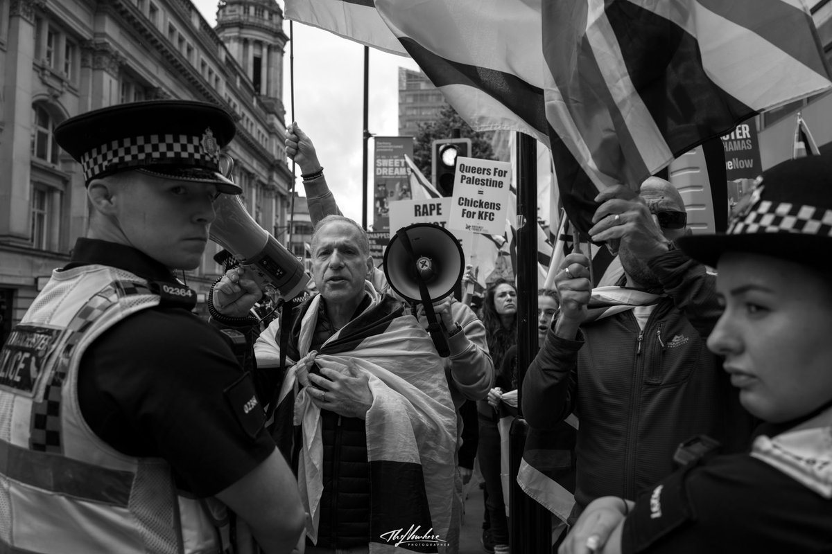thenowherephoto's tweet photo. Two sets of protesters meeting
An image from Manchester 2024 where pro Palestine protesters marched down market street
The altercation was mostly verbal with a small bit of pushing etc but gmp had it covered to be fair
#leica
#q2m
#manchesterprotest https://t.co/btZ3gTgPhQ