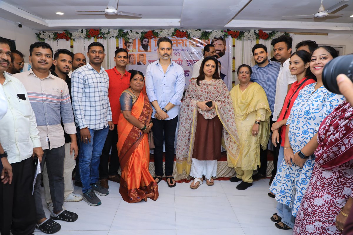 जोगेश्वरीत शिवसेनेचा संघटनात्मक संकल्प

जोगेश्वरी विधानसभेच्या शाखा क्र. ५३ ची उपशाखाप्रमुख व गटप्रमुख यांची आढावा बैठक यशस्वीरीत्या पार पडली.
या बैठकीस माझ्यासह शिवसेना उपनेत्या व प्रवक्त्या सौ. शीतल म्हात्रे, विधानसभेच्या उमेदवार सौ. मनीषा रवींद्र वायकर, विभागप्रमुख ज्ञानेश्वर