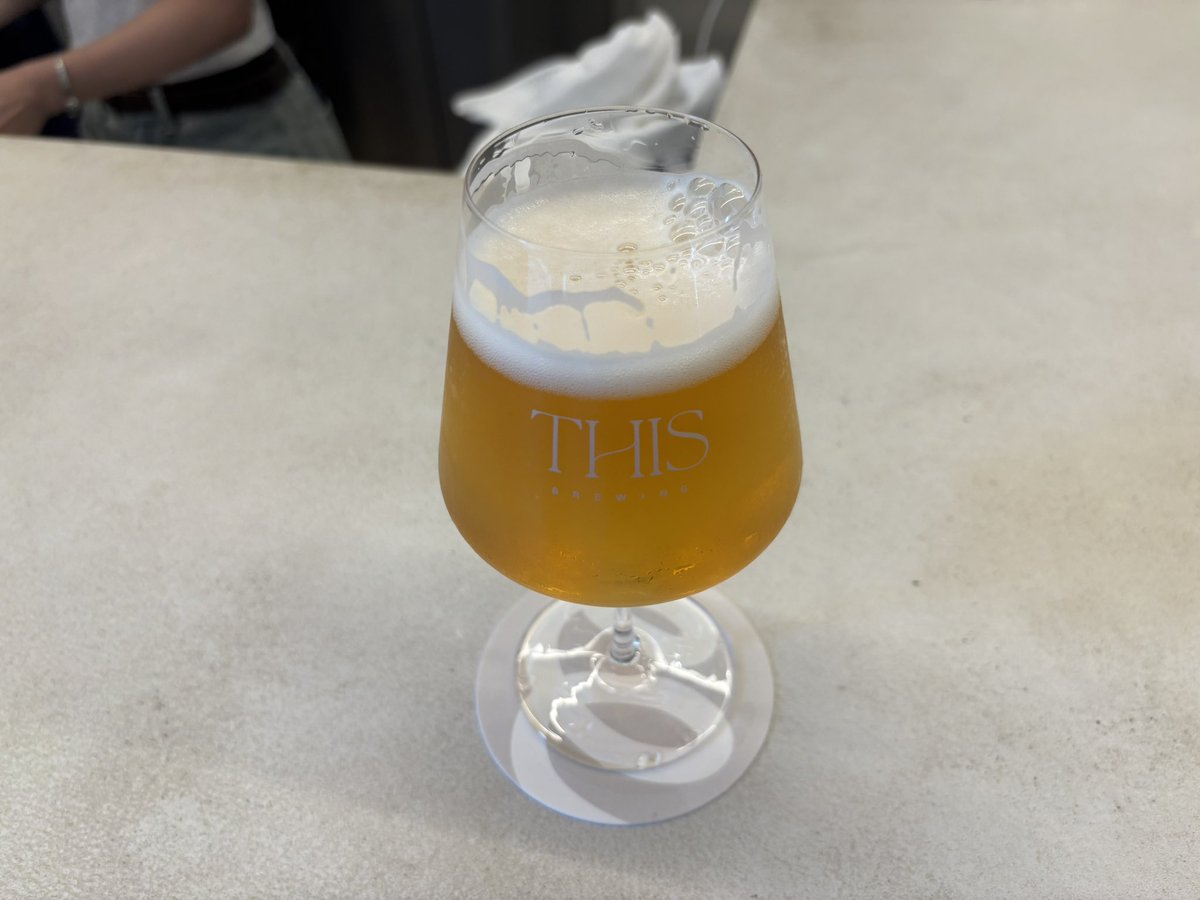 気になってたクラフトビール屋さんで。
明日は仕事だからそろそろお酒ストップしないと🫠