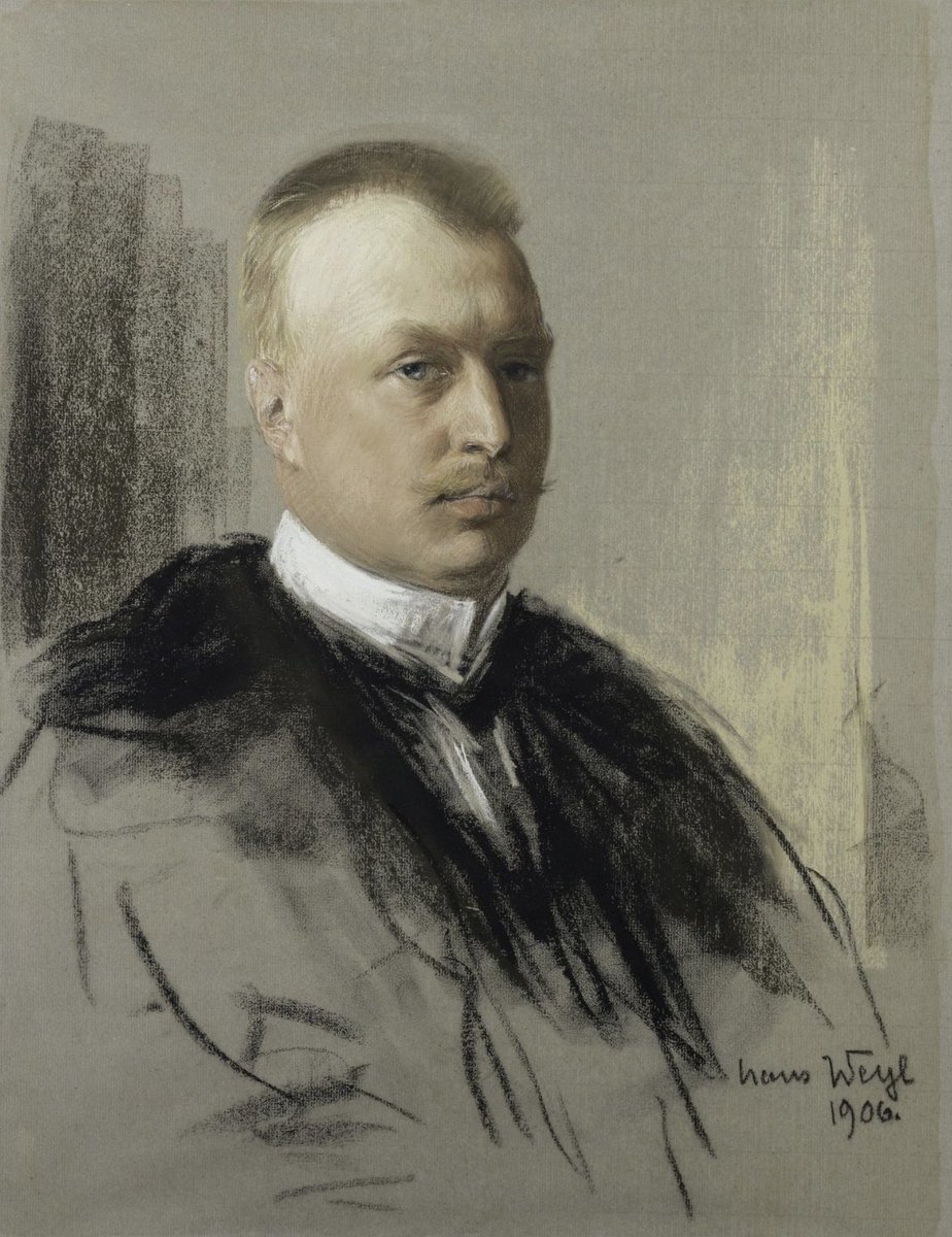 In dit slot te Schwerin werd op 19 april 1876 Hendrik van Mecklenburg-Schwerin, de latere echtgenoot van koningin Wilhelmina, geboren. Het weelderige slot werd in het midden van de 19e eeuw gebouwd als residentie voor groothertog Friedrich Franz II van Mecklenburg-Schwerin. 1/3