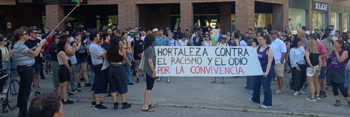 AVLaUnion's tweet photo. En defensa de la infancia y contra los discursos de odio:
Hortaleza solidaria,antirracista, antifascista y feminista
#Hortaleza por la convivencia con vecinas muy cañeras en defensa de los derechos humanos
#antirracistas
#antifascistas #feministasiempre #solidaridadvecinal https://t.co/45HN43S81E