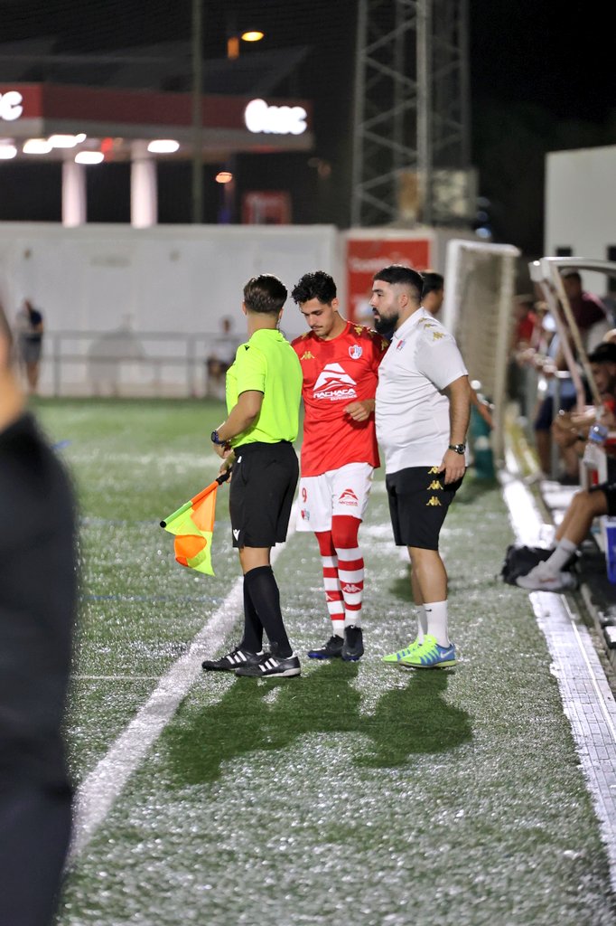 Todo lo que hagas, hazlo con el corazón. Tal vez las personas no se acuerden, pero la vida seguro que si.

🔜❤️🤍💙 <a href="/ArenasOficial/">Arenas Armilla CyD ❤️🤍💙</a> <a href="/miguebolivar_/">〽️Bolivar</a>