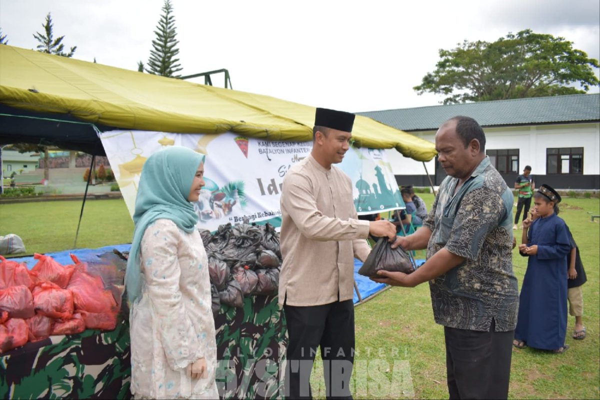 yonif125smb's tweet photo. Peringati Idul Adha, Prajurit Yonif 125/SI'MBISA Gelar Shalat Ied Dan Pemotongan Hewan Qurban Sebagai Wujud Kepedulian Sosial https://t.co/KLKjsc5jGP