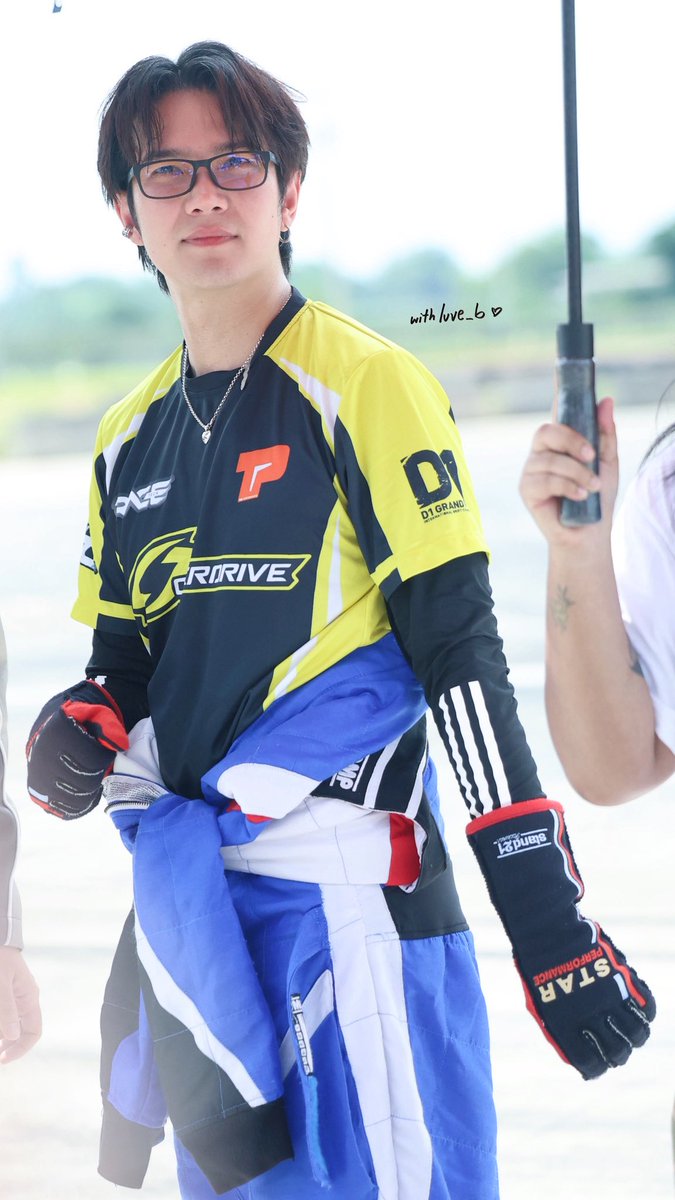 Which is your favorite style today ? 
1. Black ♠️
2. Blue 💙
3. White⚪️
4. Yellow ⭐️

BUILD DRIFT CAR SHOW
 #HappyBuildOnTrack
<a href="/JakeB4rever/">BIU.</a>