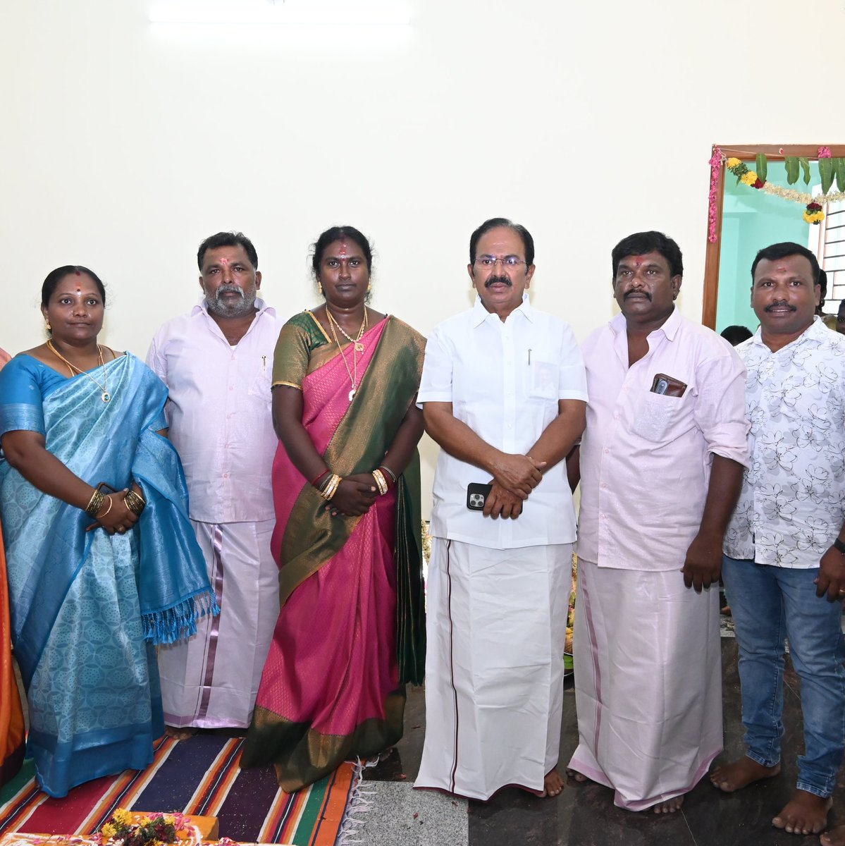 சேலம்-ஓமலூர் வடக்கு ஒன்றிய துணைச் செயலாளர் திருமதி.J. சரளாதுரை அவர்களின் புதுமனை புகுவிழாவில் கலந்து கொண்டு சிறப்பித்தேன்.