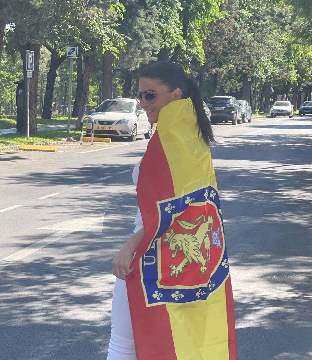 Hoy se luce bandera española. Nos vemos en las calles de Madrid 🦁🇪🇸
