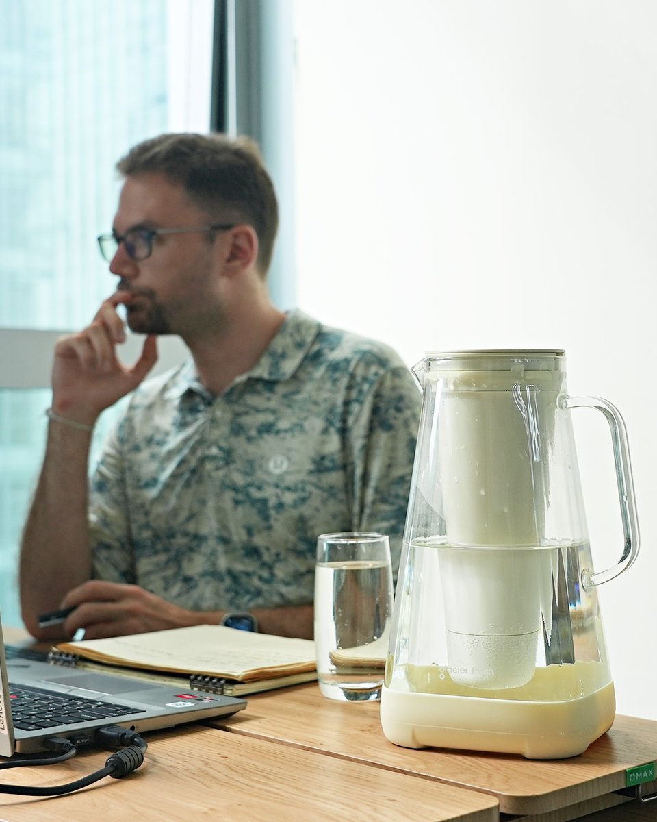 Glacierfresh_'s tweet image. Between meetings and projects, clean water shouldn't be another thing to fix - our filter pitcher quietly does its job, just like dad always does.💧
 #WaterFilter #WaterPitcher #DadLife #fathersday #glacierfresh