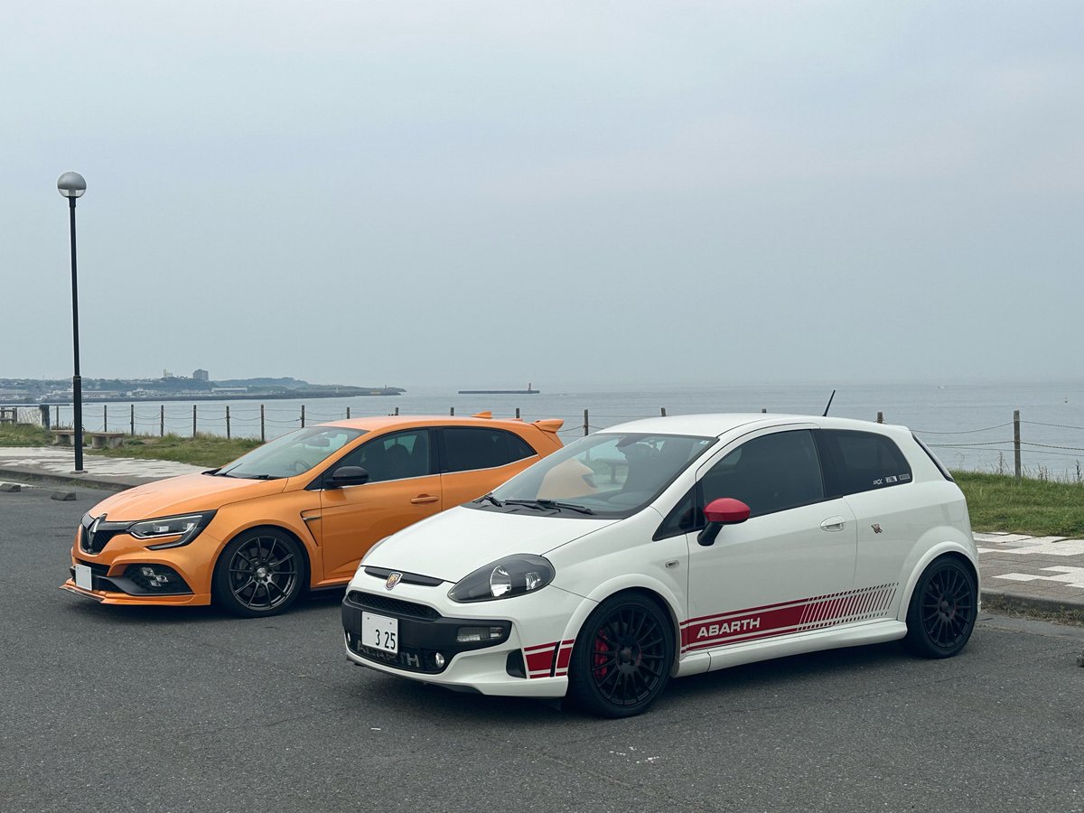 タイヤの皮剥きドライブへ
途中かっけーメガーヌな方にナンパされました
#Abarth #PuntoEvo