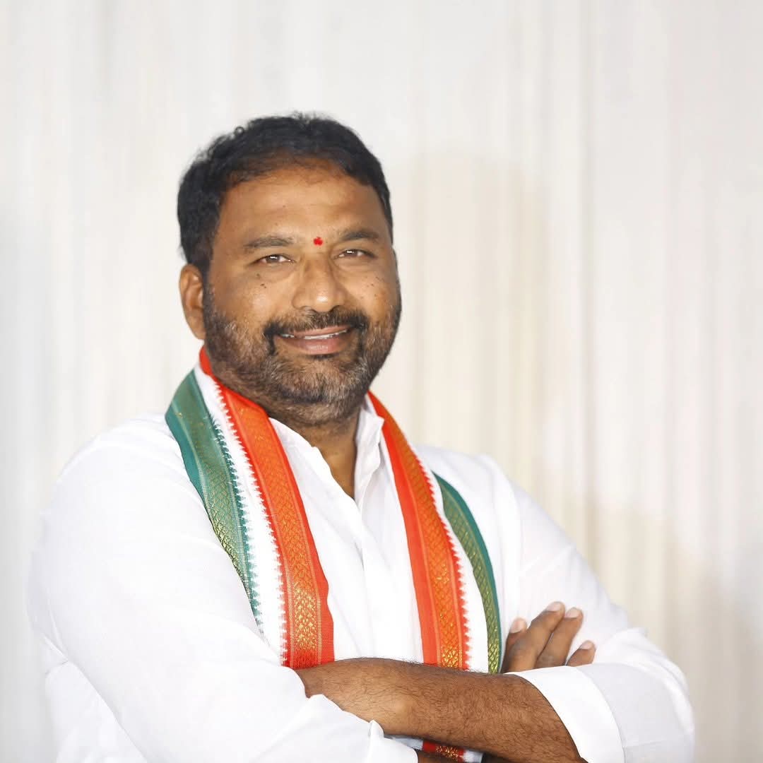 ArabatiRavi's tweet photo. తెలంగాణ మంత్రులుగా బాధ్యతలు స్వీకరింంచిన శ్రీ వివేక్ వెంకటస్వామి గారు,శ్రీ అడ్లూరి లక్ష్మణ్ గారు, శ్రీ వాకిటి శ్రీహరి గారికి 
హృదయపూర్వక శుభాకాంక్షలు..💐
@VivekVenkatswam @INCTelangana https://t.co/07b0sOEyaF