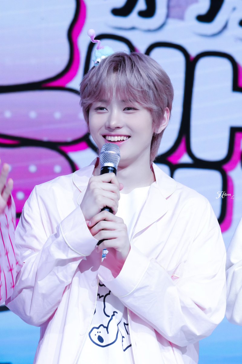 Helizon_L1230's tweet photo. 250608 미니팬미팅
이블 밖에 위험해🤫🤫

#NouerA #누에라  
#린 #LINHANZHONG #LIN https://t.co/aO5G2CF243
