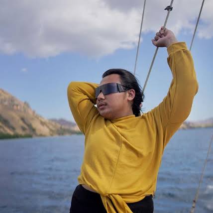 i kNeW YoU WeRe tRoUbLe wHeN YoU WaLkEd iN