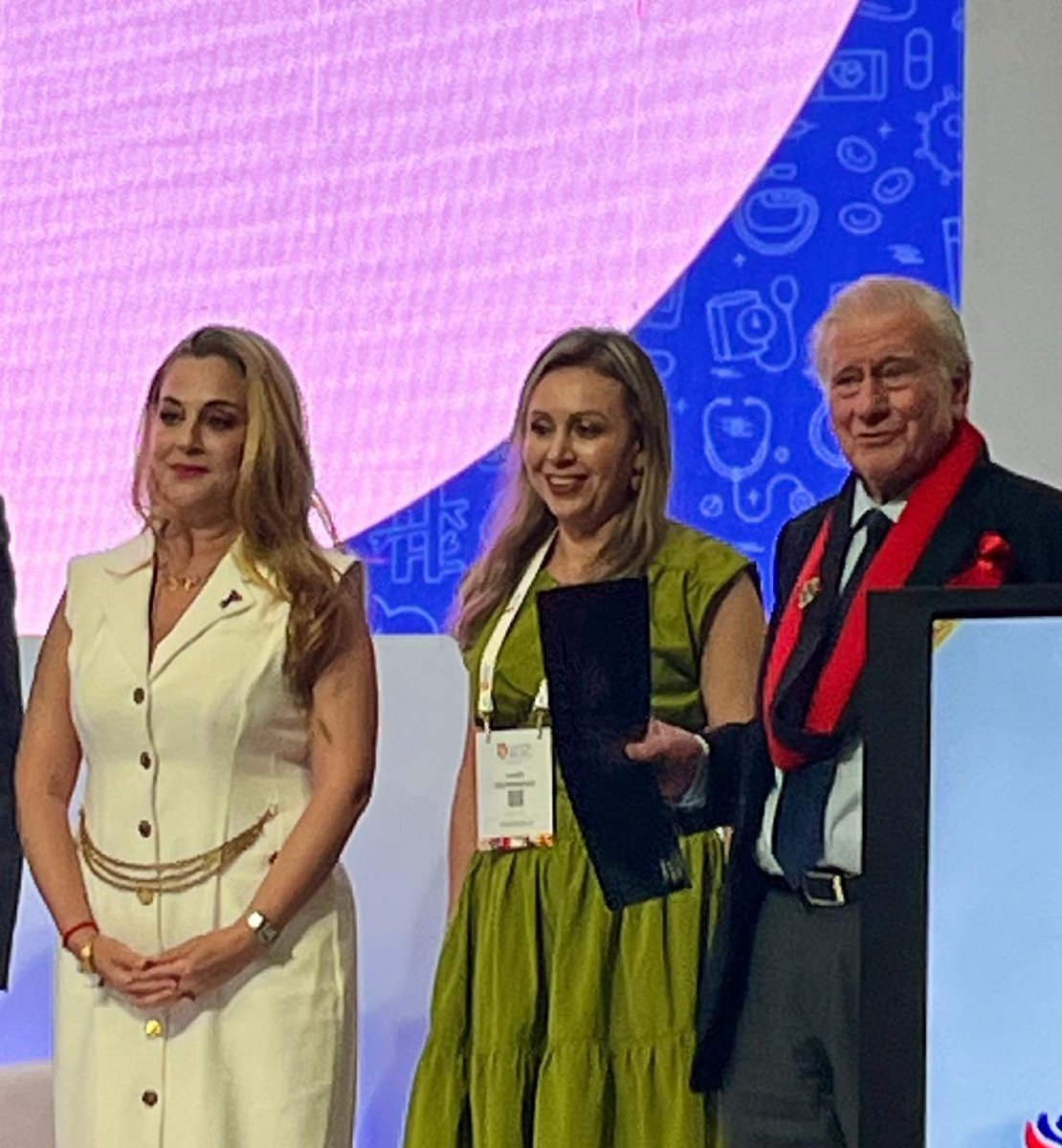 clara saldarriaga tweet media