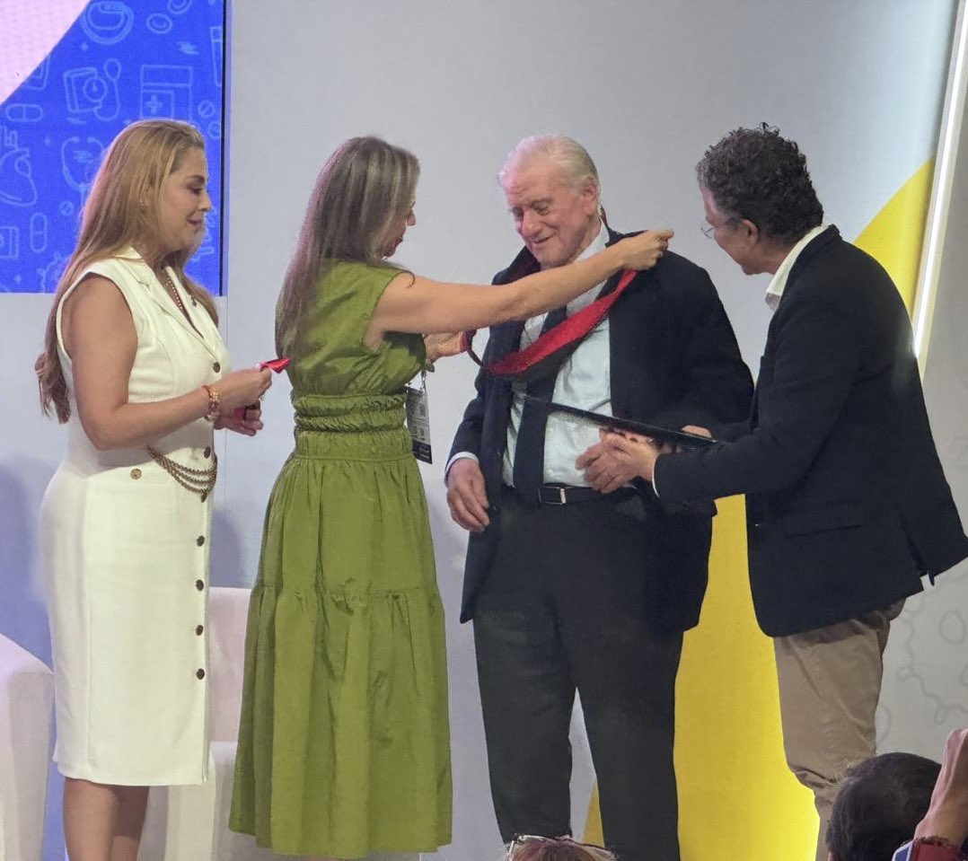 What a privilege to have to opportunity to give this award to Professor Valentin Fuster during his visit to Colombia in SIAC2025 meeting , <a href="/upbcolombia/">UPB</a> Doctorado Honoris causa for his amazing work in cardiology.
