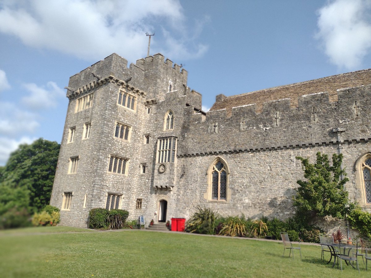 BeenSacks's tweet image. All set up for today's St Donat Castle summer fayre. It's beautiful here with lots of lovely stalls and things to see and do. #MHHSBD #welshcrafthour #ukgiftAM