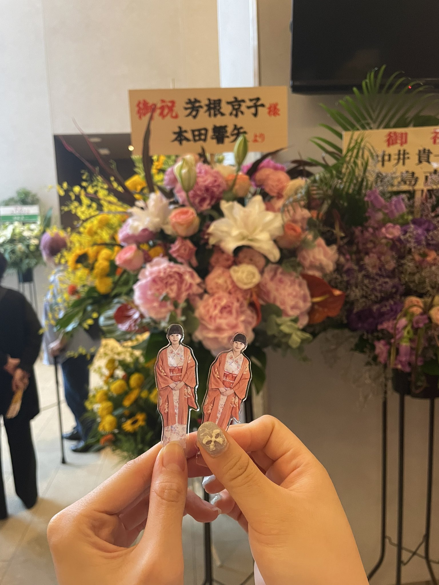 松井玲奈 芳根京子 サイン入りチェキ【最終お値下げ】 - メルカリ