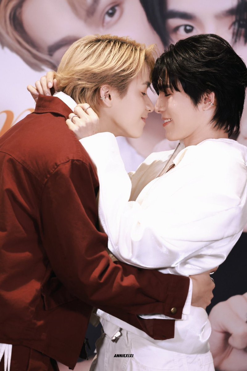 마치 드라마 포스터같은 스마트붐
진짜 이런분위기는 어디서 이렇게
나오는걸까 오직 스마트붐에게만
나오는 이런 분위기와 포스 아찔하고
달달한 사랑을 보여주는 스마트붐
✨✨✨

#THAITASTExSmartBoom 
#SmartBoom #smartcsnp #BXXMRVW